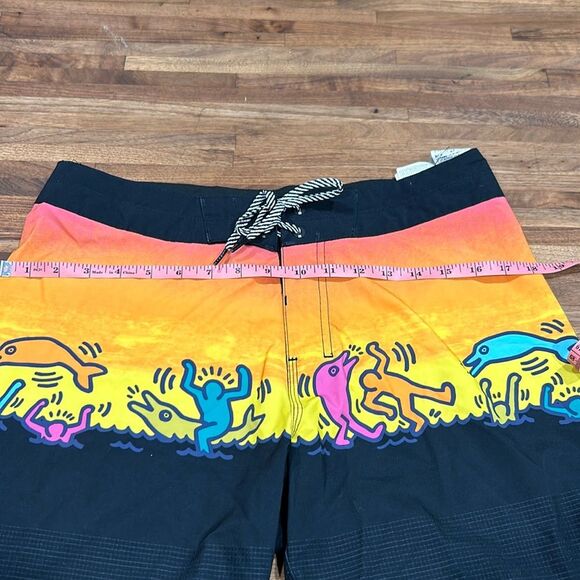 Billabong NWT Keith Haring Dolphin Dance Airlite Performance Boardshorts! - Picture 5 of 10